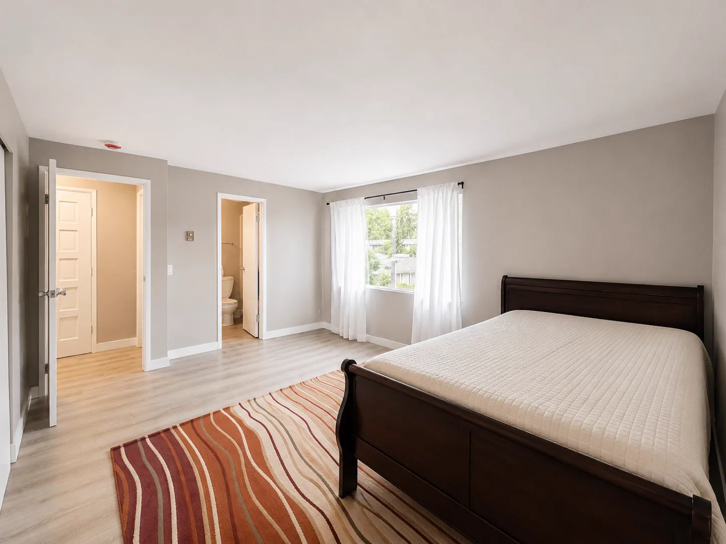 Bedroom, second angle
